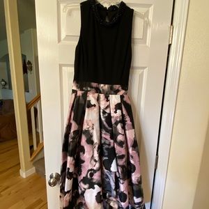 SLNY Women’s evening dress sleeveless-size 8-